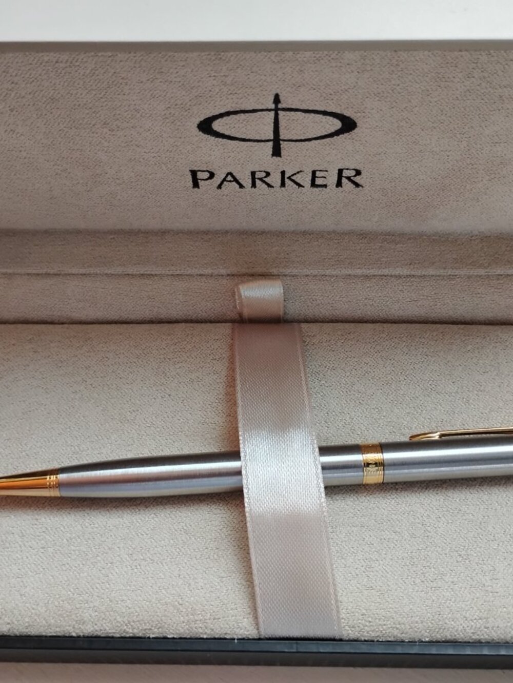 Parker Sonnet Ballpoint Pen ✒️ Stainless Steel Gold Trim + Box